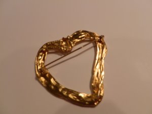 Heart shaped brooch #1004-b-1kc