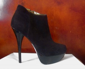 STEVE MADDEN Black Ankle Boots