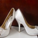 BADGELY MISCHKA Lissa Silver Satin Pumps