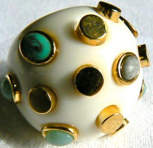 NEW BCBG MAXAZRIA MULTI COLOR STONE OVAL PLASTIC PAVE RING SZ 7