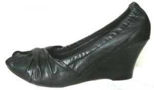 BRAND NEW BLACK OPEN TOE LEATHER WEDGE ALDO SHOES 9