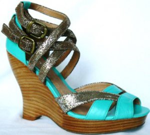 NEW ELEGANT CHIC EMERALD LEATHER  WEDGE ALDO SHOE 8