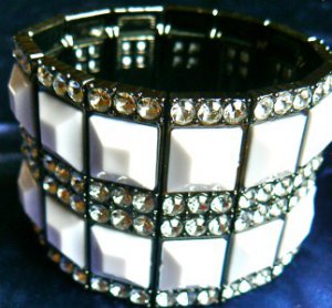 NEW CHIC BCBG MAX AZRIA WHITE STUDDED BANGLE BRACELET