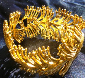 NEW BCBG MAXAZRIA OLD GOLD LEAF BRACELET