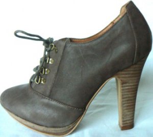 NEW COMFORTABLE GREY ALDO  LEATHER  FASHION SHOES 7