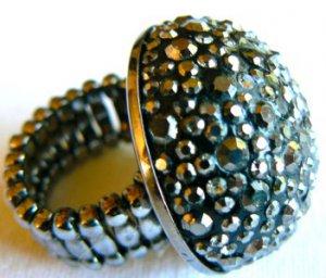 NEW BCBG MAXAZRIA OVERSIZED RING ELASTIC BAND OZ