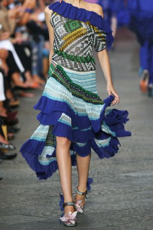 MISSONI RUNWAY SS12 COLLECTION ROUDE RUFFLED CROCHED-KNIT DRES 40/4