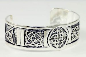 Celtic Bracelet - Silver Plated