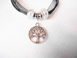 Tree of Life circle charm w/white murano glass beads on organza cord (Lon114)