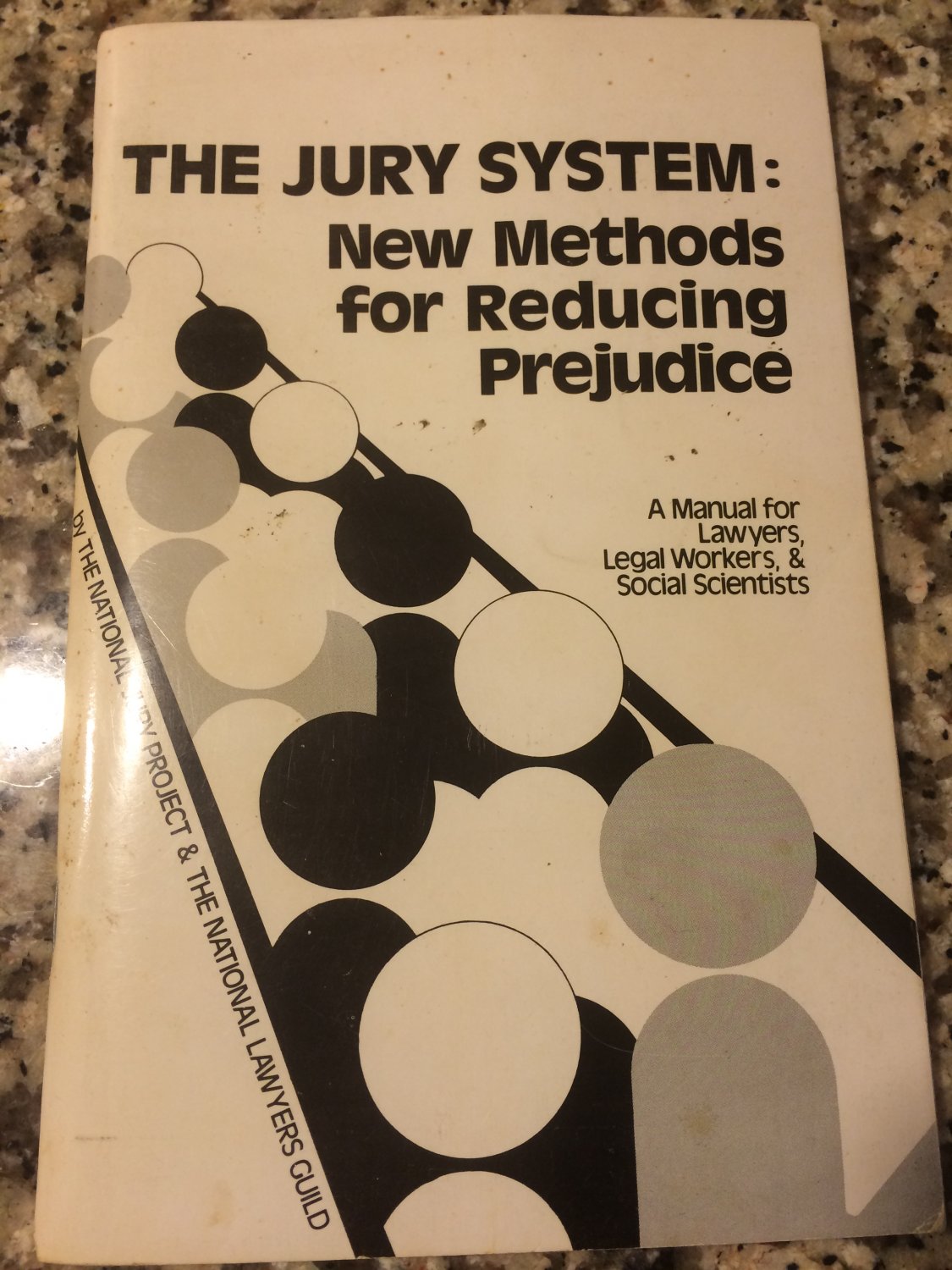 The jury system : new methods for reducing prejudice 1975 by Kairys National Lawyers Guild