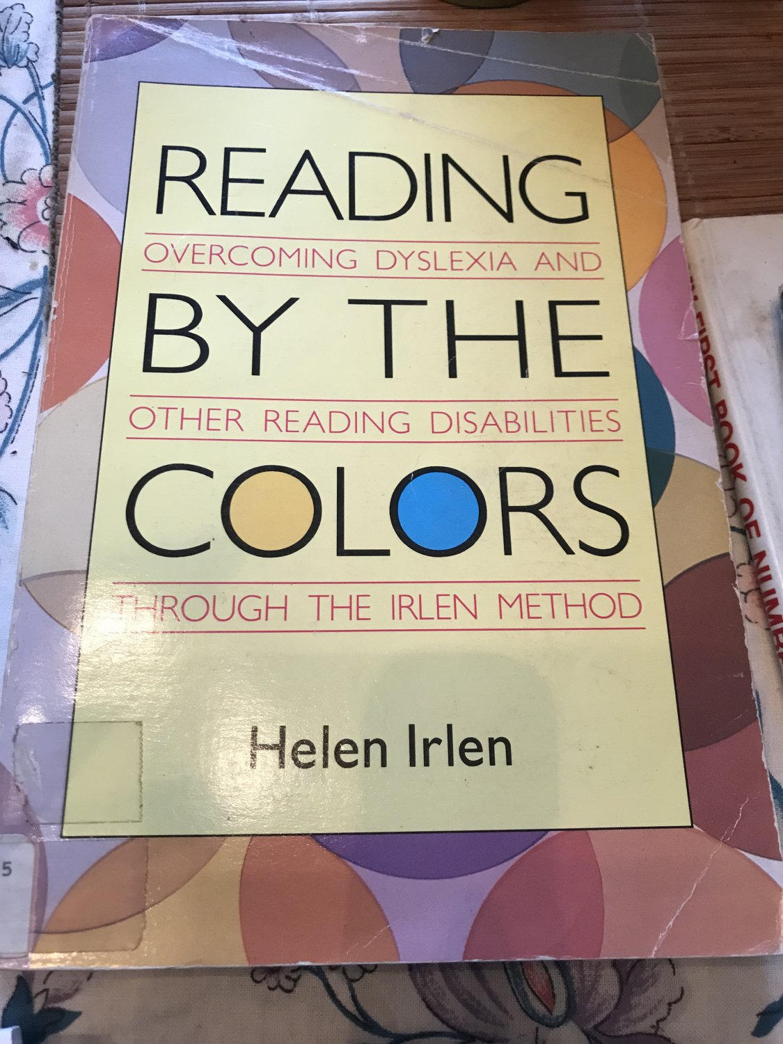 Reading by the Colors Mass Market Paperback &acirc;�� January 1, 1995 by Helen Irlen  (Author)