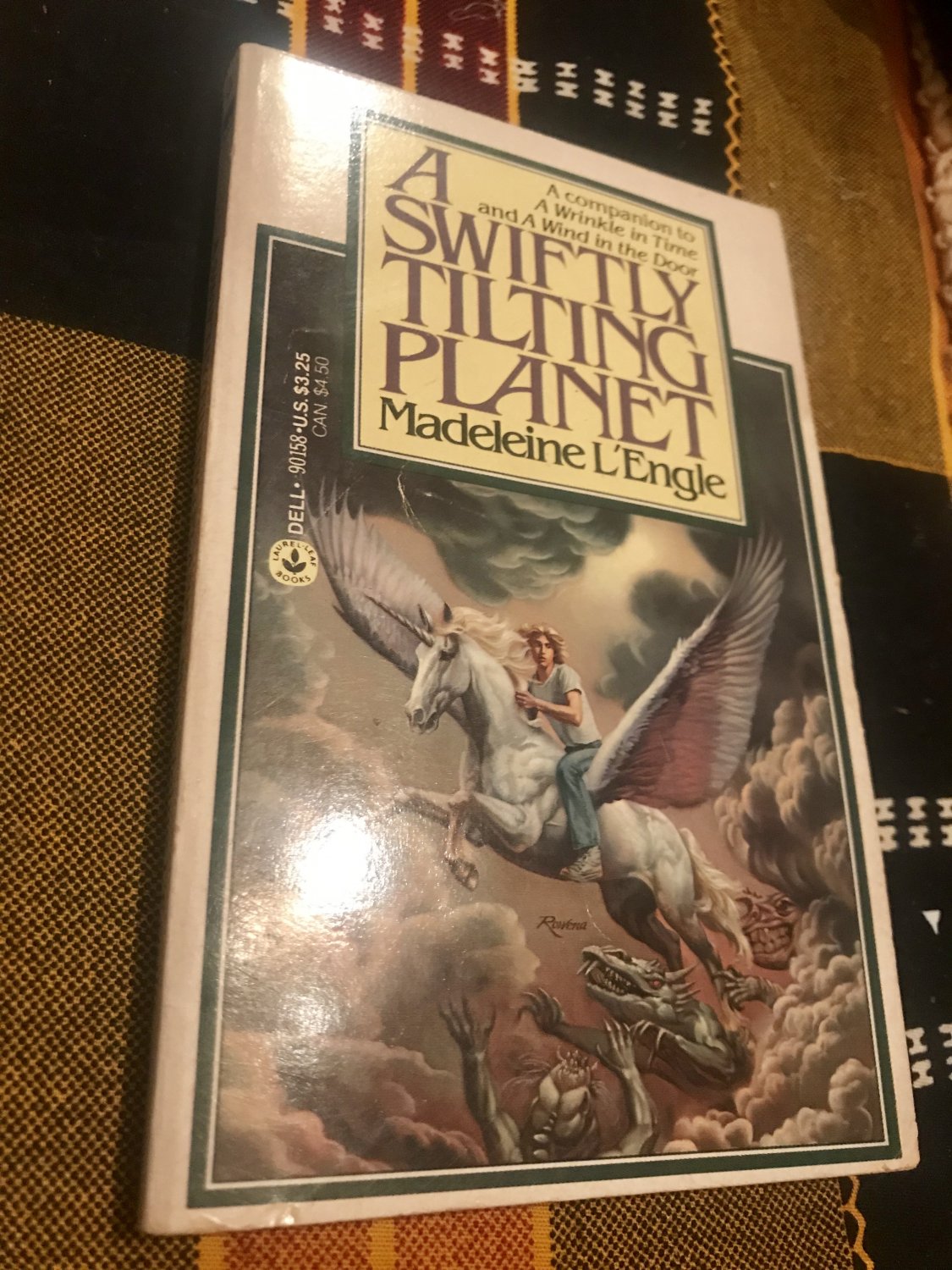 A Swiftly Tilting Planet (The Time Quartet) Paperback &acirc;�� 1979 by Madeleine L'Engle