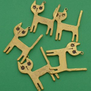 5pcs Golden Cat Pendants.