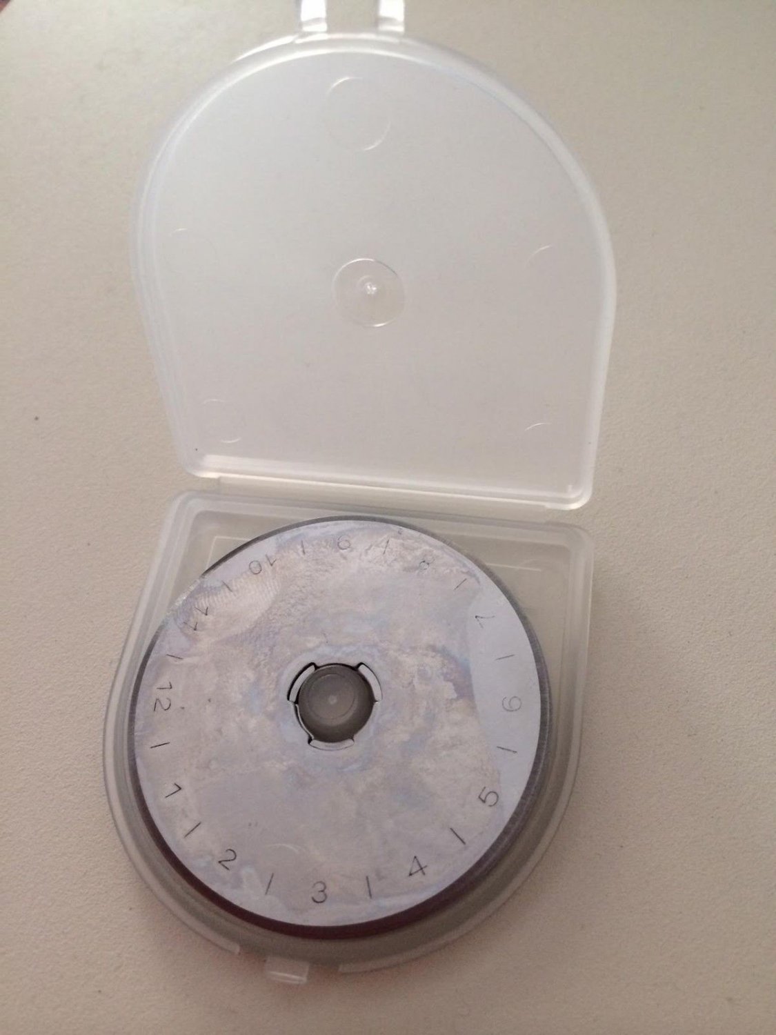 10x 28mm (with CASE) ROTARY BLADE FITS OLFA FISKARS CLOVER & MOST