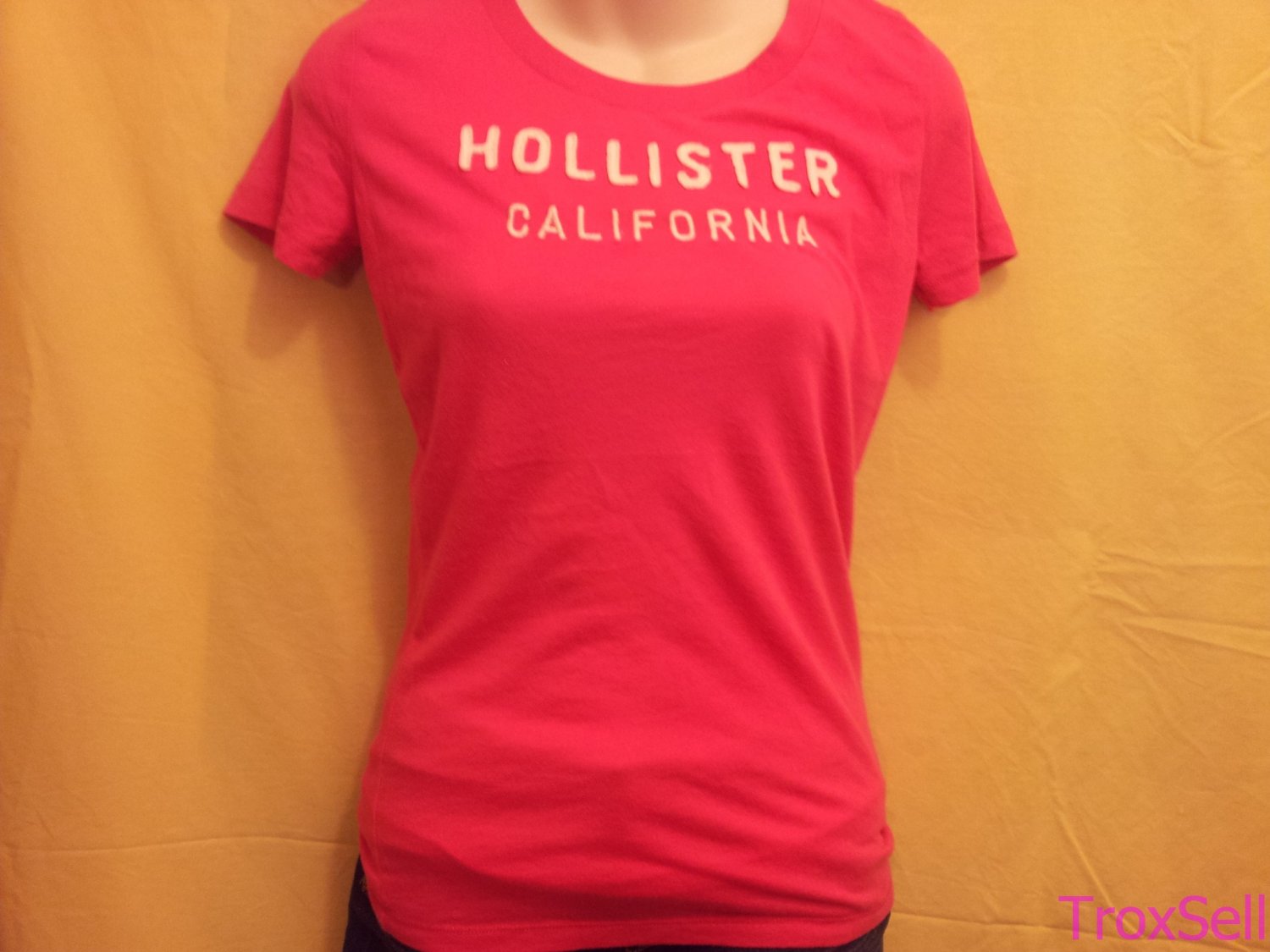 Hollister Pink T-shirt - Size Small - New - (582ts)