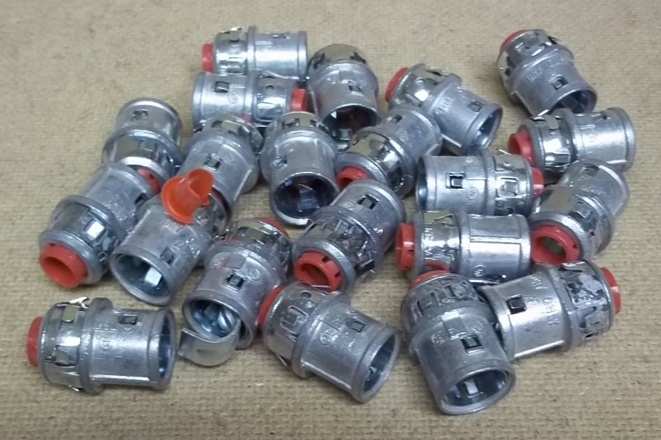Arlington 38AST Snap2It SnapIn Cable Connectors 3/8in Box of 21