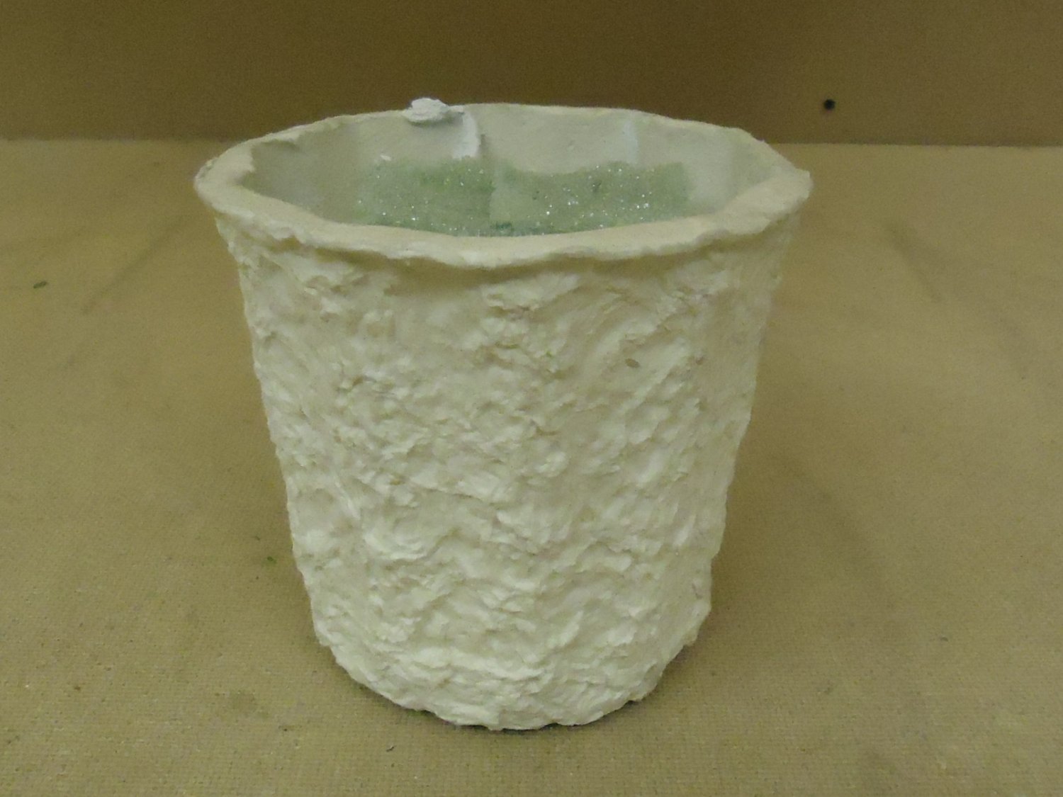 Standard Flower Pot With Foam 6in Diameter x 5 1/2in H White Cardboard