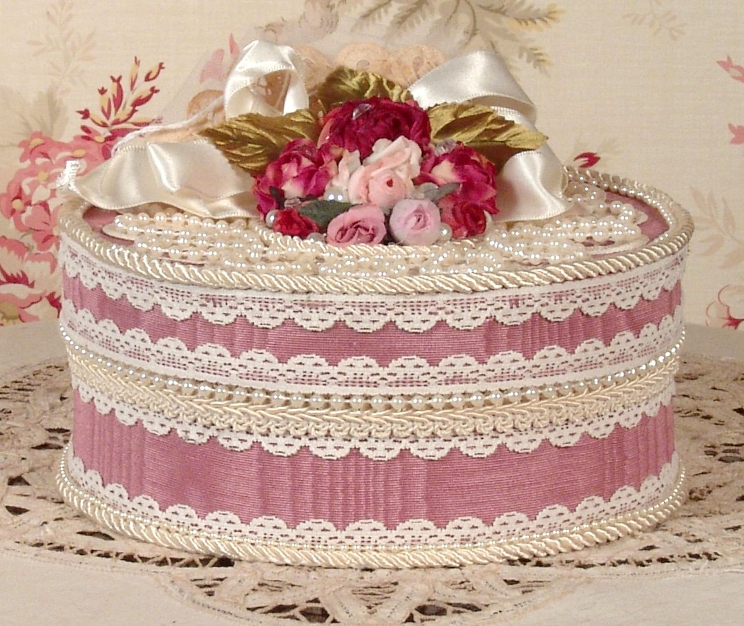 шкатулка крючком. вязаные шкатулки. шкатулка вышитая лентами. вязание рукоделие шкатулки. вязаные шкатулки крючком.