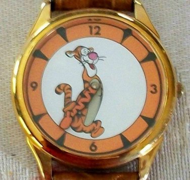 Brand-New Disney LARGE DIAL Points To Time Disney MENS Tigger Watch! HTF!