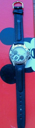 Brand-New Disney Light Up Mickey Mouse Watch! HTF! Retired! Original Packaging!