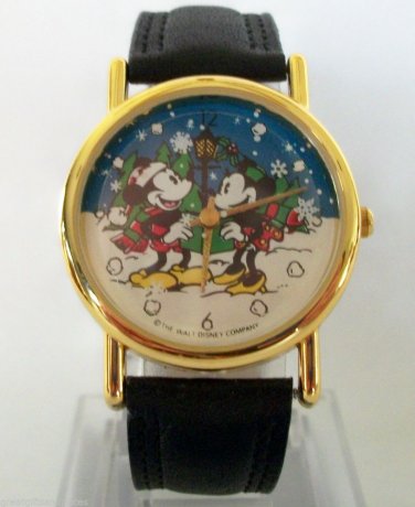 Disney Animated magically Moving Snowflakes Christmas Mickey Mouse Watch! New!