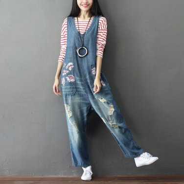 The new loose large size printed strap pants women wear holes to do old white jeans