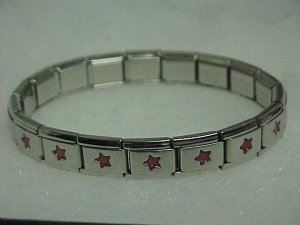 Silvertone & Red Stars Metal Expandable Bracelet A466 tnk-ent