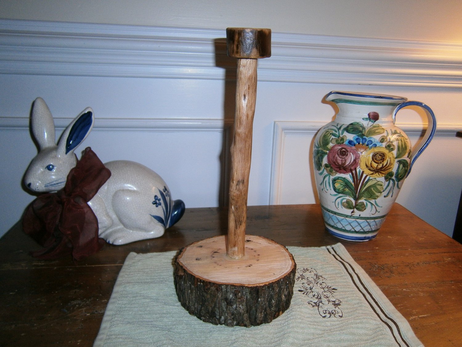 RUSTIC PAPER TOWEL HOLDER