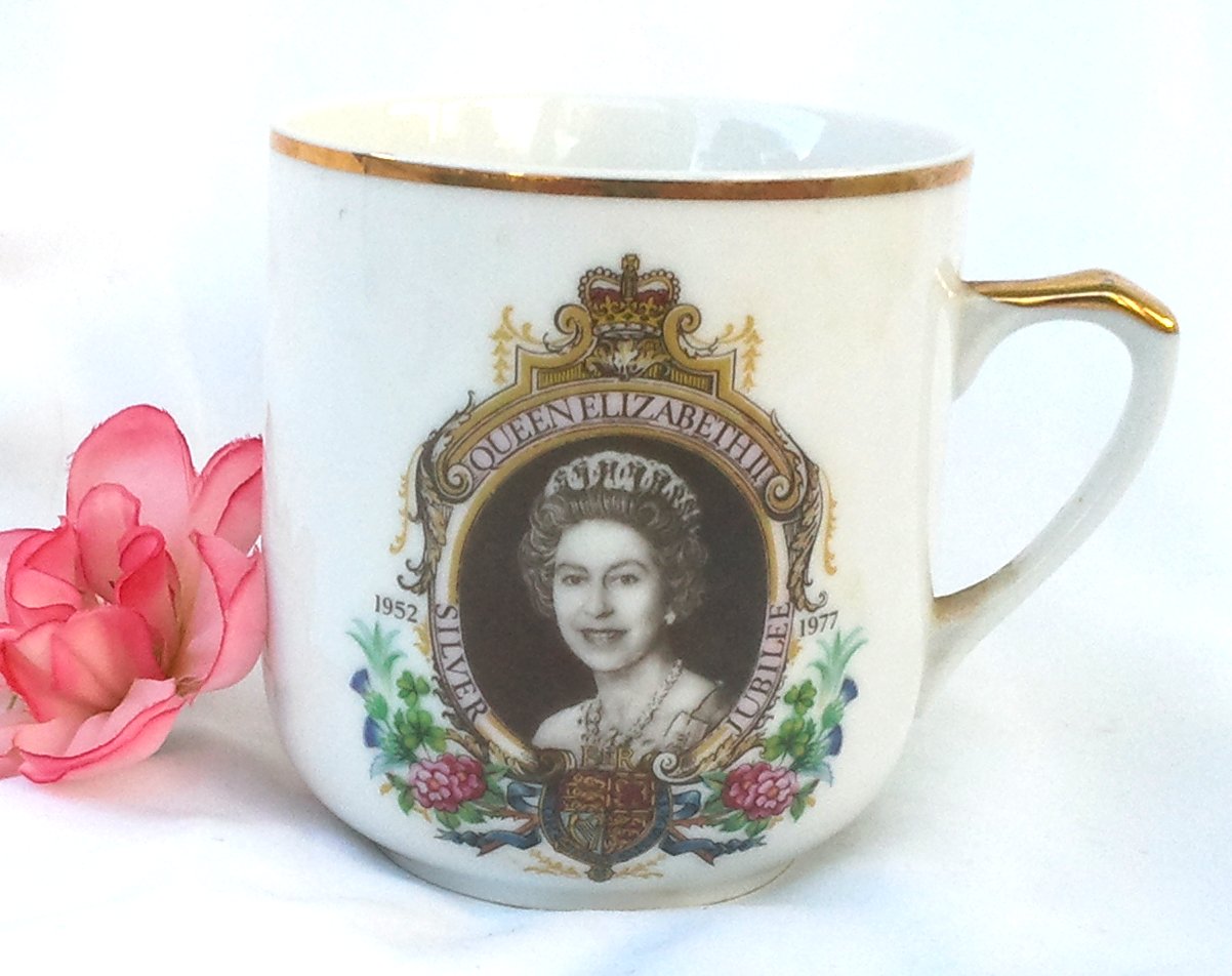 Queen Elizabeth Silver Jubilee 3.5 Inch Mug 1977