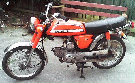Suzuki ad 100