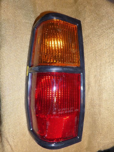 NISSAN Lens RR Combination Left Driver Side Genuine Part 26559-10W05 2655910W05