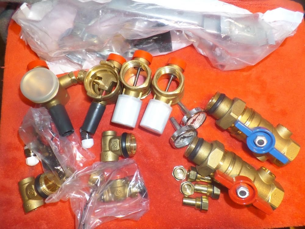 ZURN Radiant Heating Systems 1" Manifold Assembly Kit QHCMKIT5