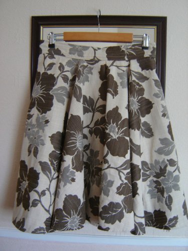 LADIES FULL CIRCLE SKIRT, BROCADE FABRIC, BROWN/CREAM FLORAL  W34" L25" *NEW*