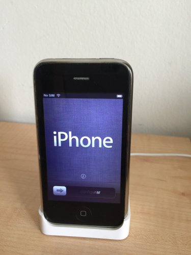 Used Apple iPhone 3GS, 16GB, Black, AT&T - Smartphone (MC135LL/A) - with Excellent Condition