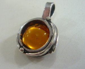 Mexican Sterling Silver 925 Silver Pendant Wire and colored Cristal (it may vary).