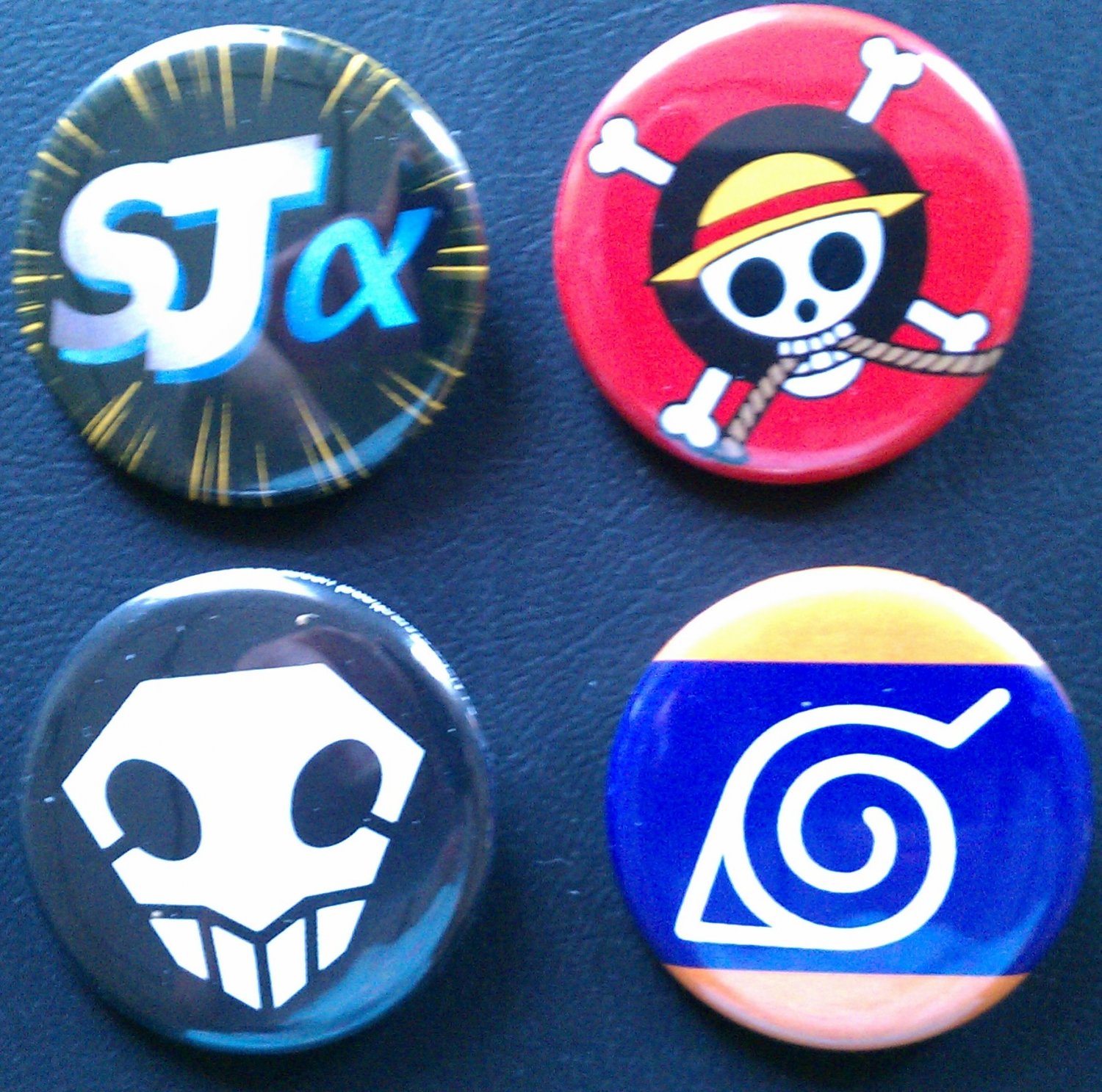 Shonen Jump α 4 Button Set Naruto Bleach One Piece