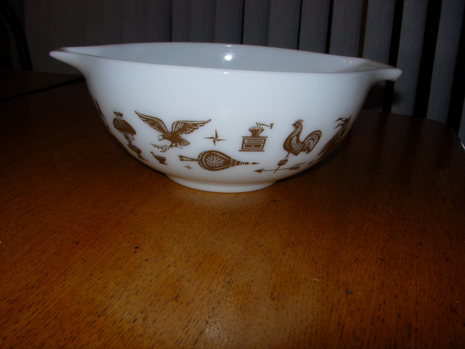 Pyrex #443  2.5qt. Early American Cinderella Mixing Bowl