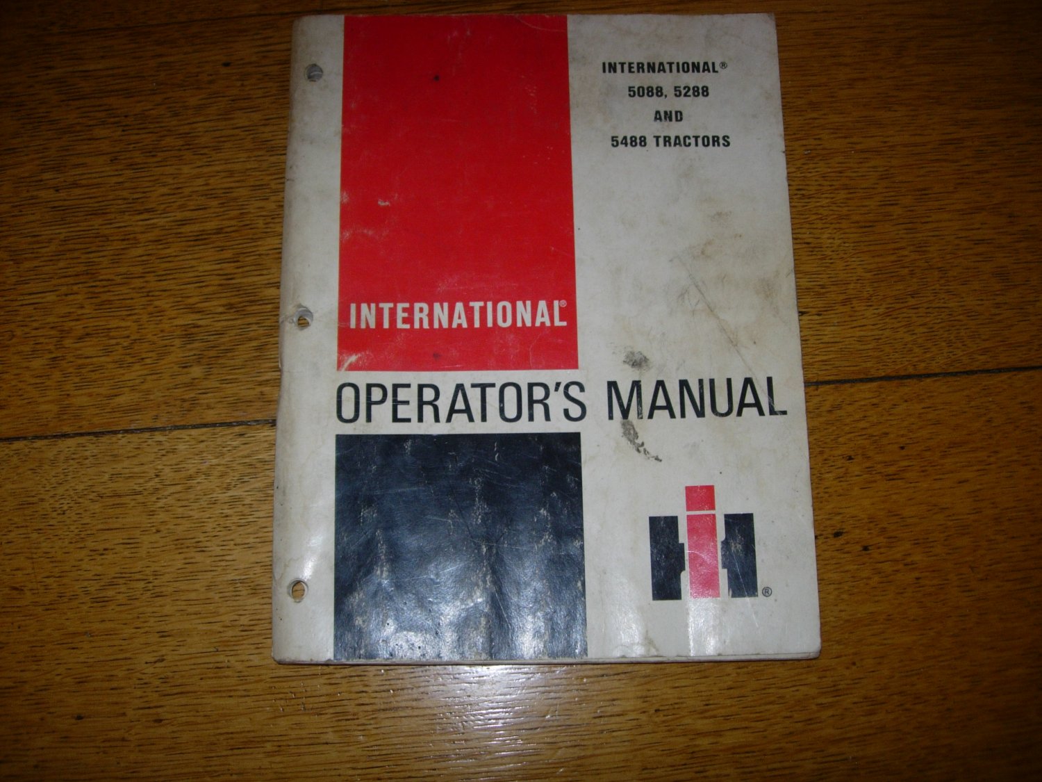 International Harvester 5088, 5288, and 5488 Operators Manual