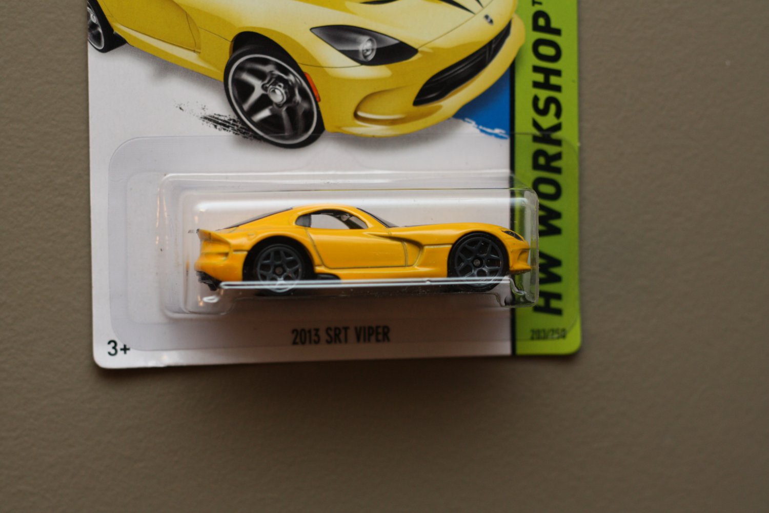[WHEEL ERROR] Hot Wheels 2014 HW 2013 SRT Viper (yellow)