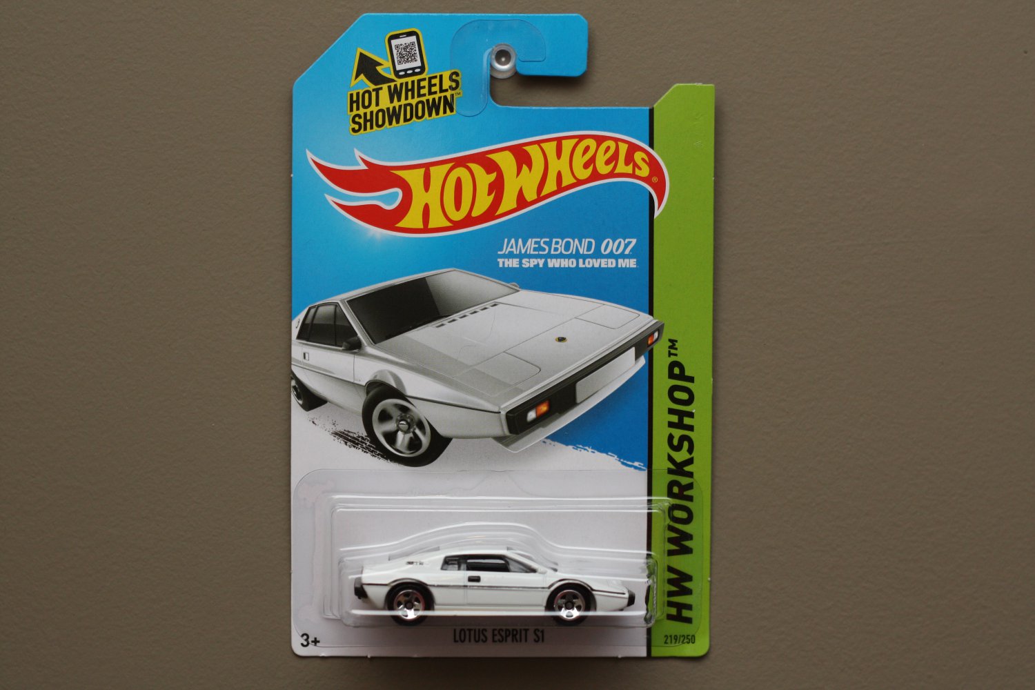 Hot Wheels 2015 HW Workshop Lotus Esprit S1 (white) (James Bond 007)