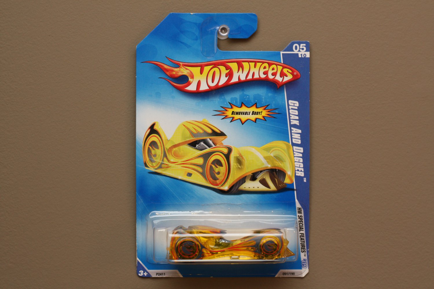 Hot Wheels 2009 HW Special Features Cloak And Dagger (yellow)