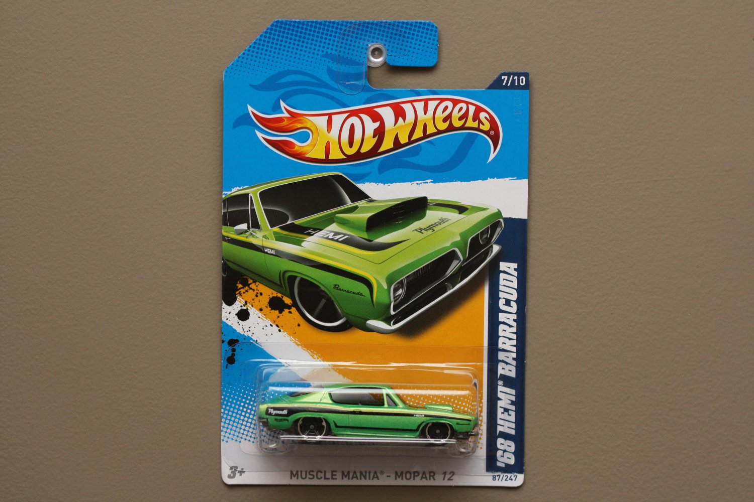 Hot Wheels 2012 Muscle Mania Mopar '68 HEMI Barracuda (green)