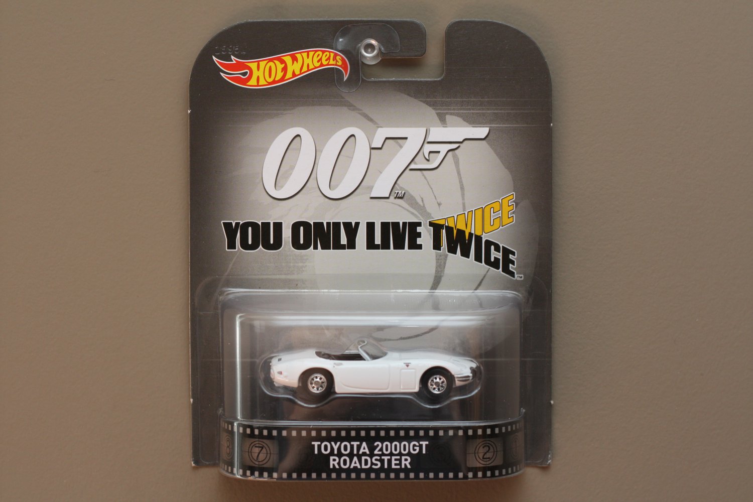 Hot Wheels 2015 Retro Entertainment Toyota 2000 GT Roadster (James Bond ...