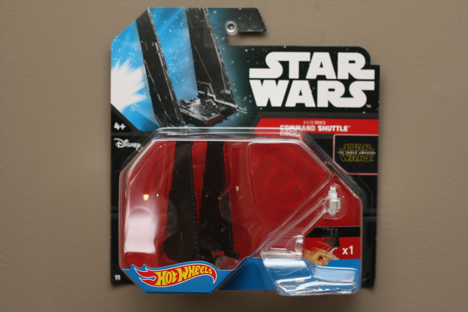 Hot Wheels 2015 Star Wars Ships Kylo Ren's Command Shuttle (The Force Awakens)