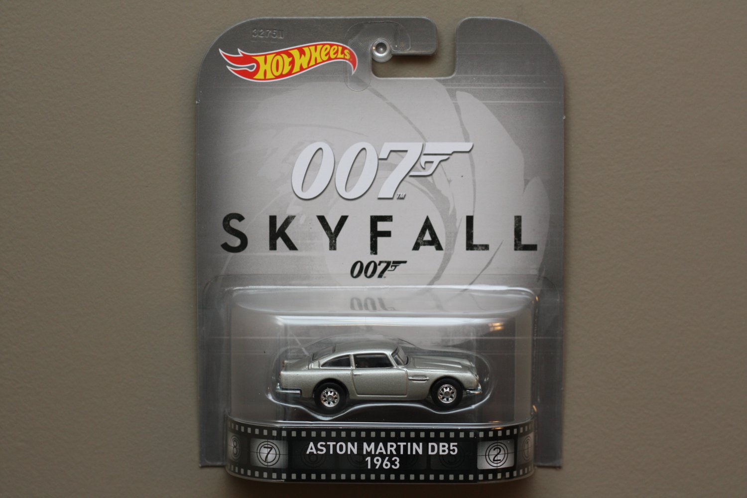 Hot Wheels 2016 Retro Entertainment 1963 Aston Martin DB5 (James Bond 007)