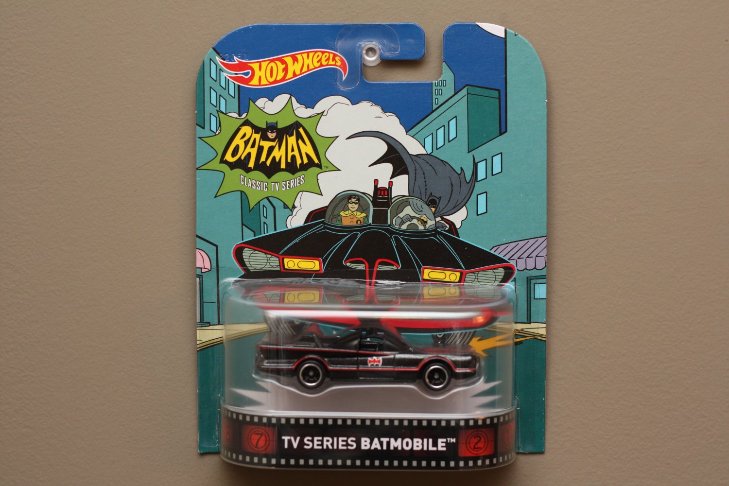 Hot Wheels 2016 Retro Entertainment '66 Classic TV Series Batmobile