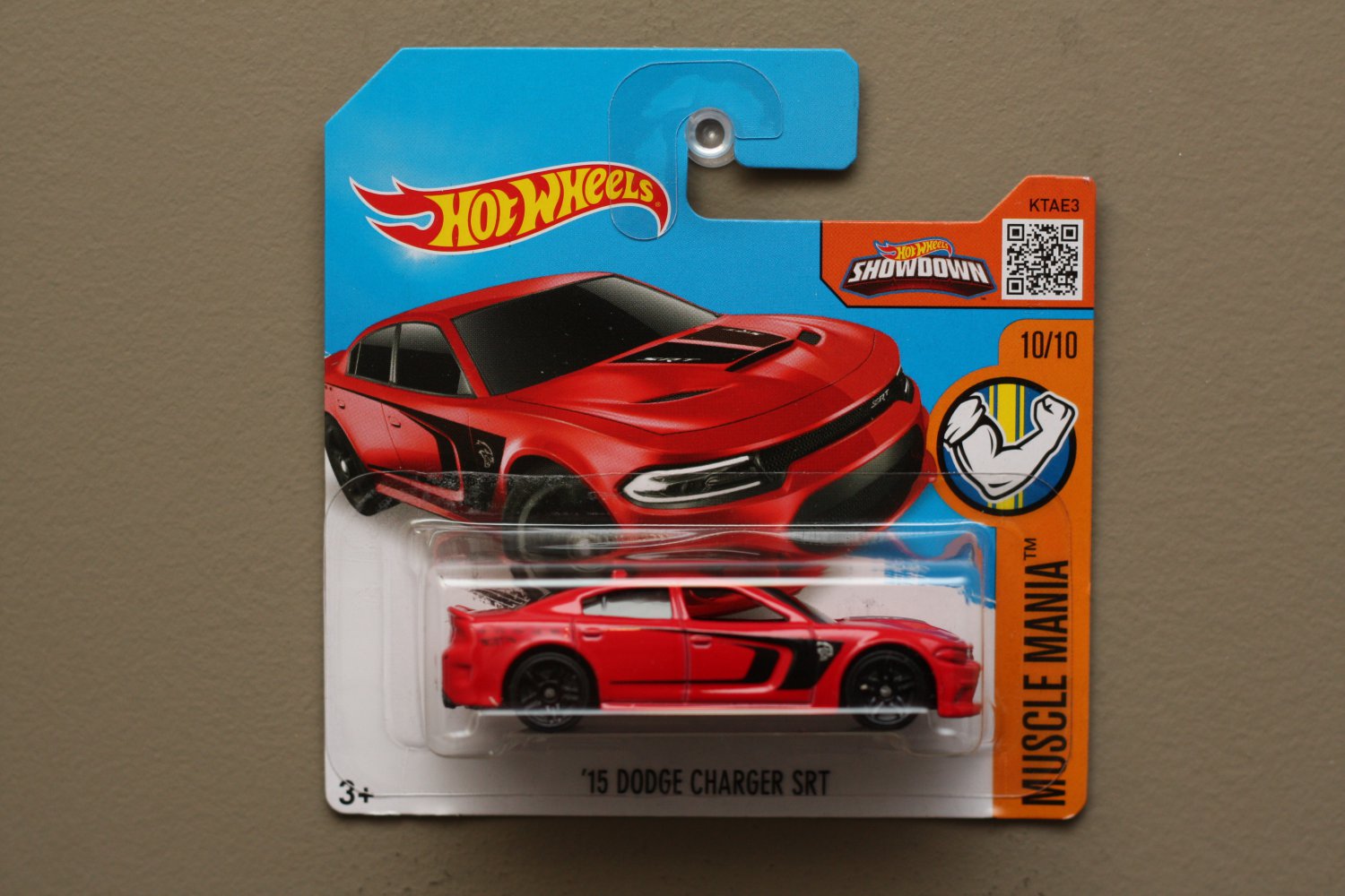 2016 Hot Wheels #130 Muscle Mania 10/10 '15 DODGE CHARGER SRT Hellcat Red-Varia 