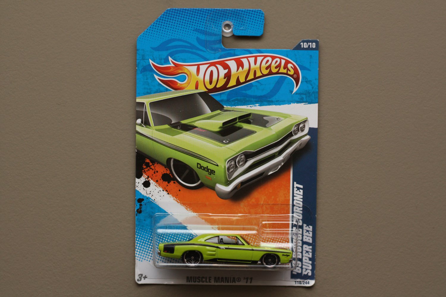 Year: 2011 Series: Muscle Mania Card Type: USA Model: '69 Dodge Corone...