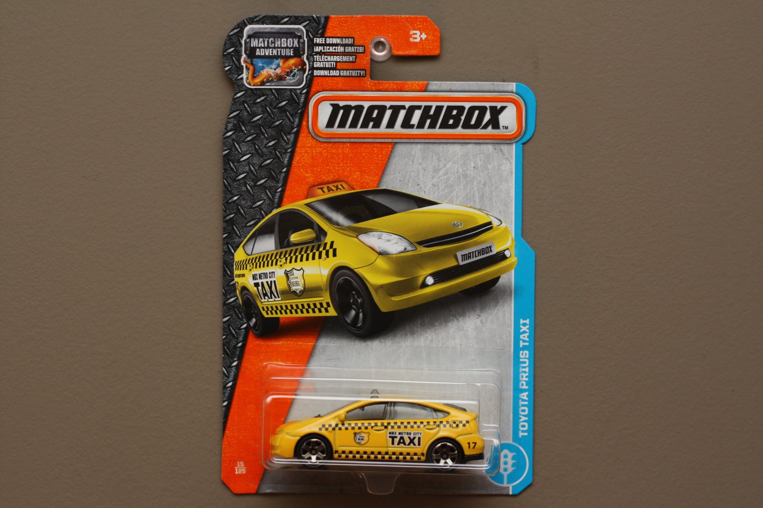 Matchbox 2017 MBX Adventure City Toyota Prius Taxi (yellow) .