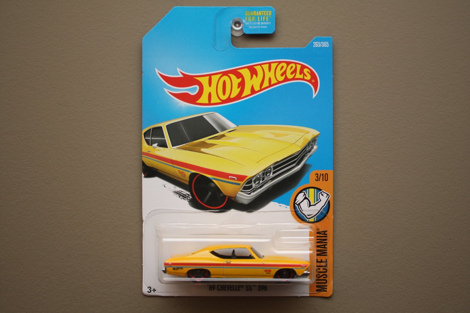 Hot Wheels 2017 Muscle Mania '69 Chevelle SS 396 (yellow) .
